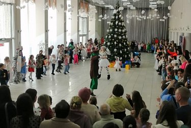 Парламентарии поздравили детей из многодетных семей